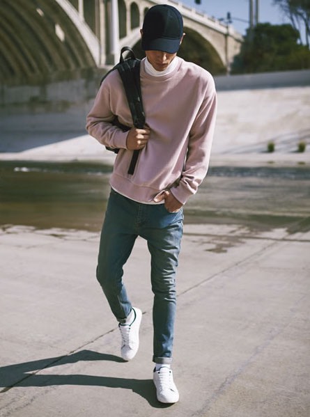 moda uomo estate jeans maglia rosa